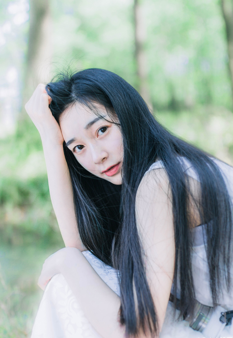 感情有时候只是一个人的事情。和任何人无关。爱，或者不爱，只能自行了断。